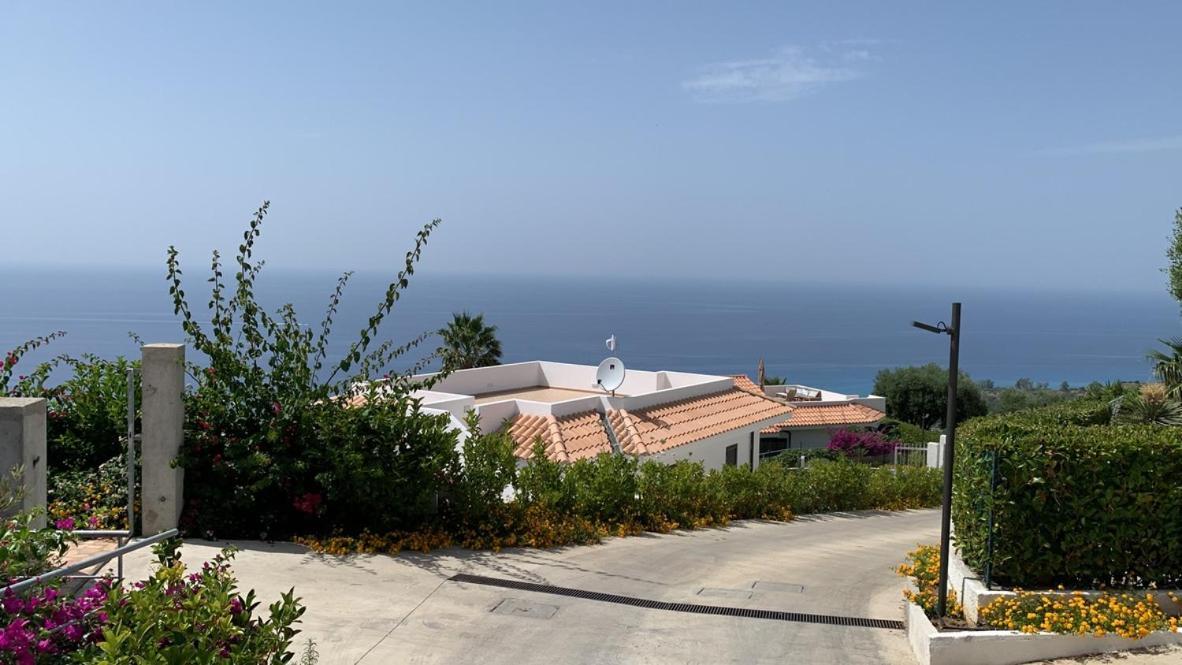 Villa Dei Fiori Дзамброне Екстериор снимка